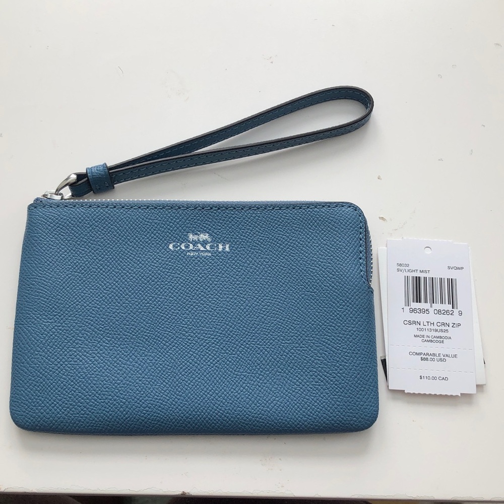 🥧 Coach Light Mist Blue Leather Wristlet Pouch with Zip